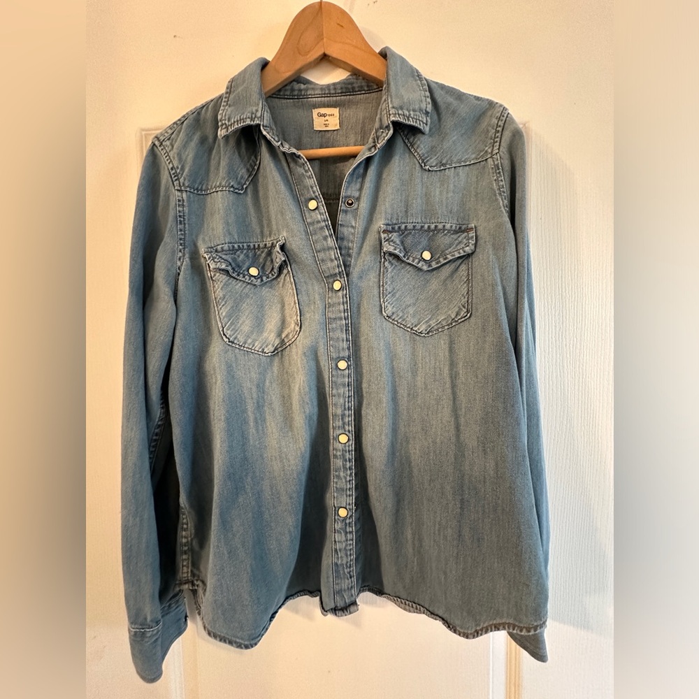 Faded Denim shirt // size large // GUC